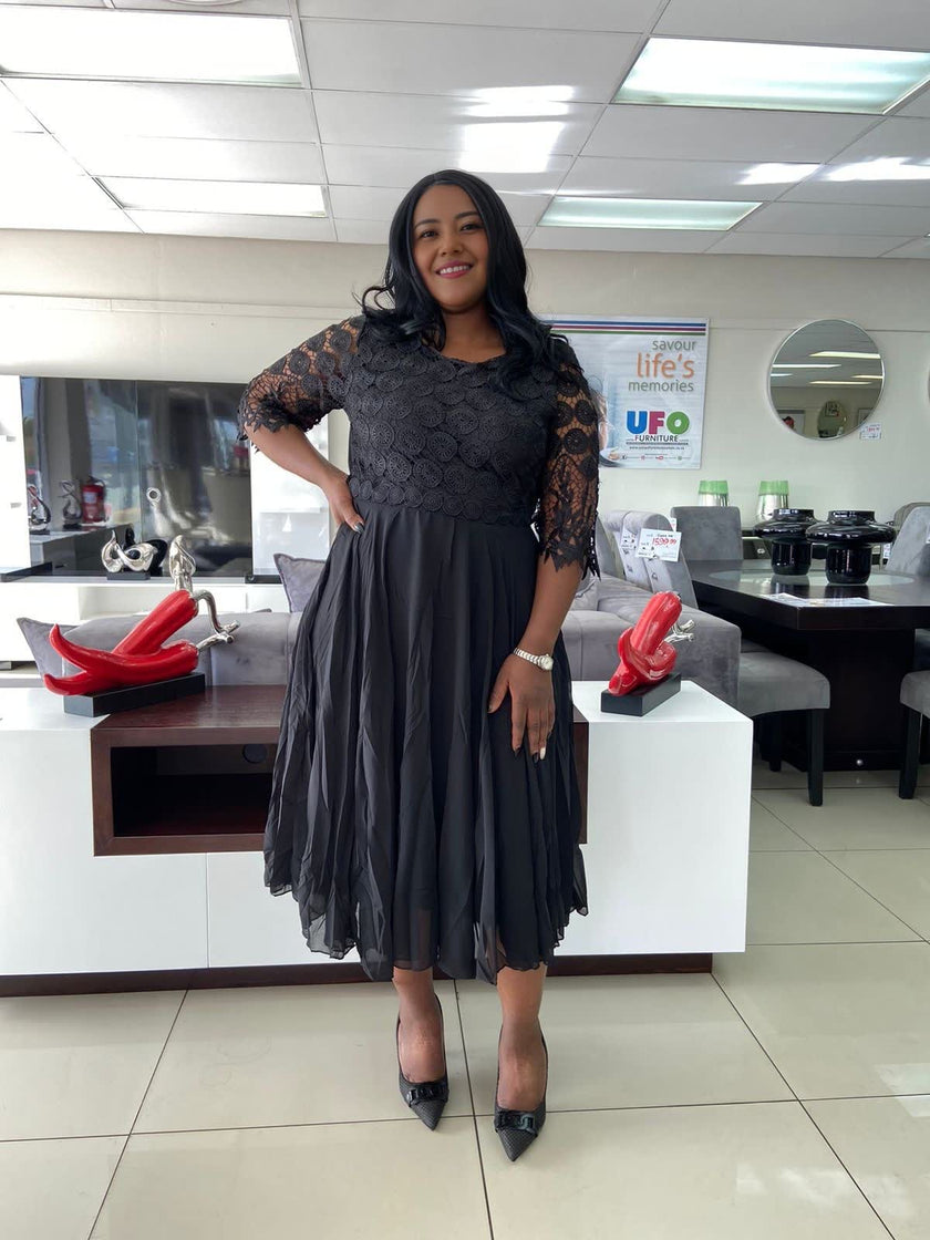 Elegant Lace Bodice with Pleated Skirt Dress