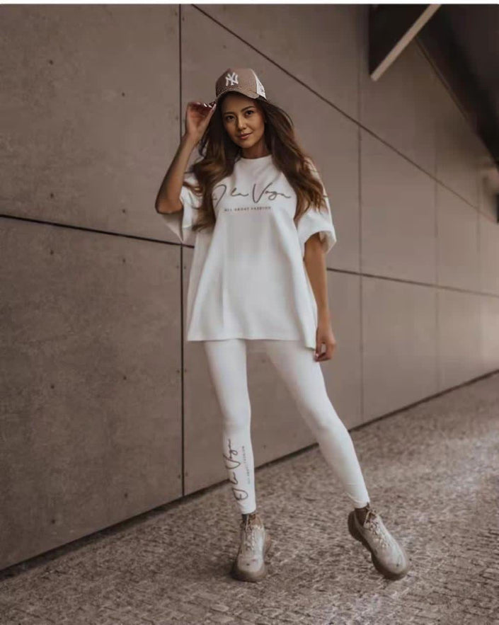 Printed short-sleeve top and leggings set, white with script logo on chest and legs