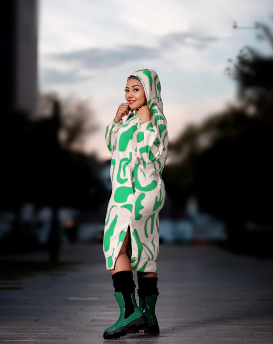 Hooded knit midi dress with green leaf print and front slit, long sleeves