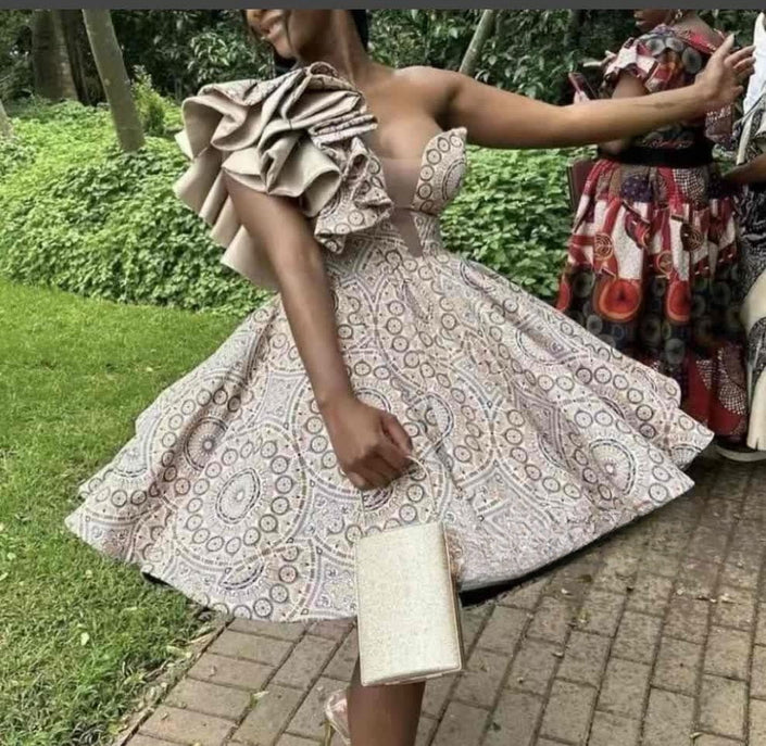 Beige one-shoulder midi dress with ruffle shoulder and oval circular African print