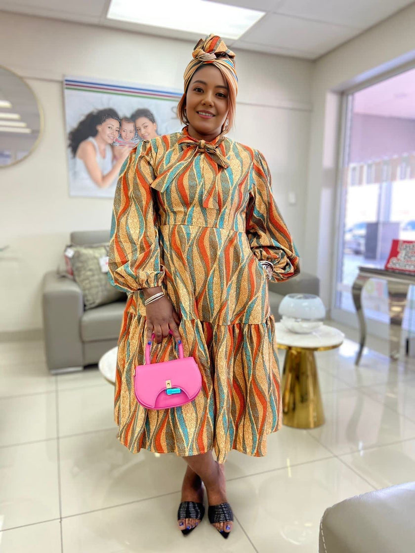 Geometric Wave Pattern Knee-Length Dress with Neck Bow