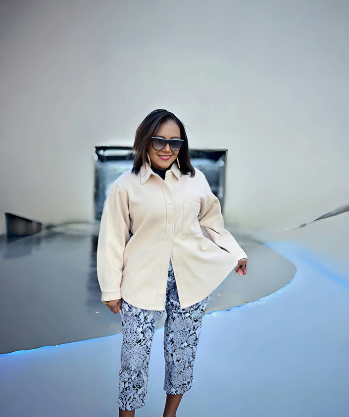 Loose fit long-sleeve shirt in beige, button-front with chest pocket