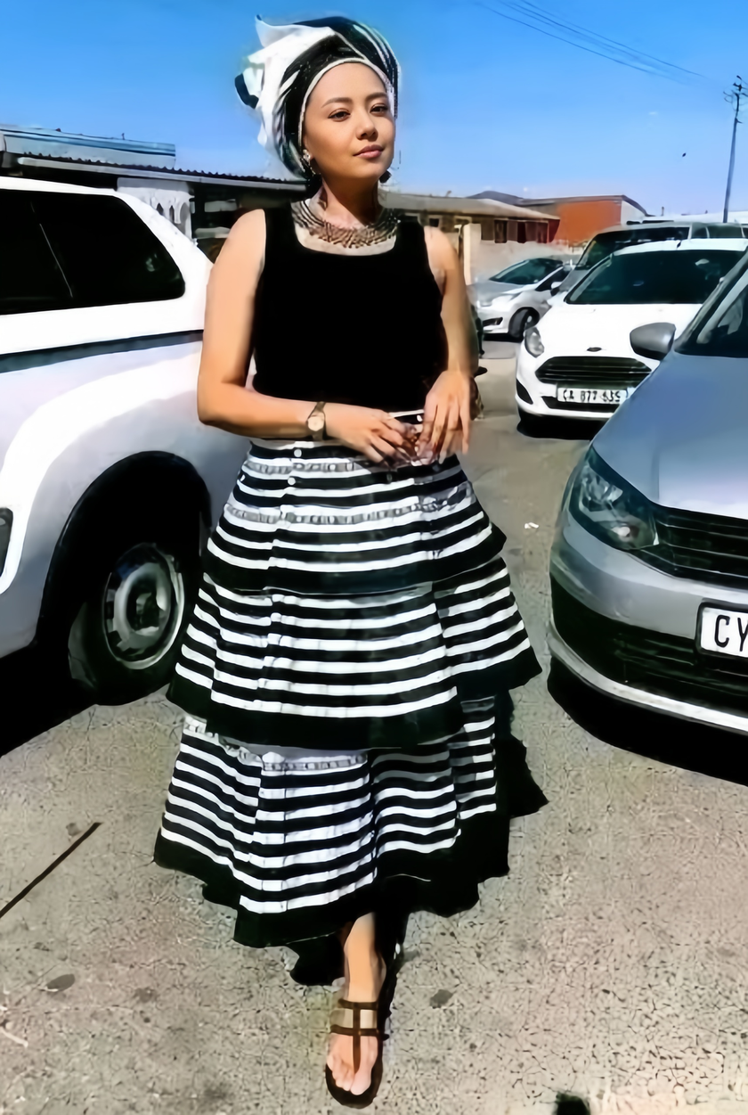 Tiered striped skirt with gathered waistband, black and white horizontal stripes