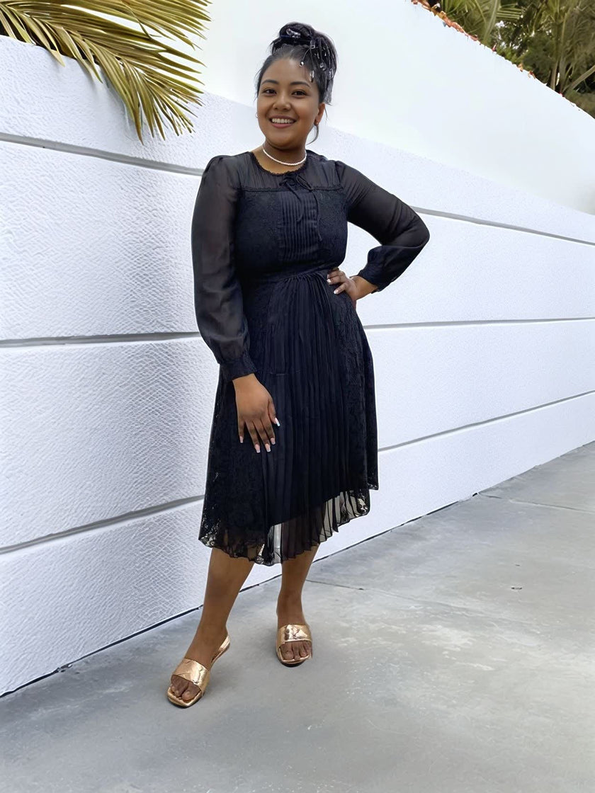 Romantic Lace Bow-Tie Midi Dress with Pleated Front and Buttoned Long Sleeves