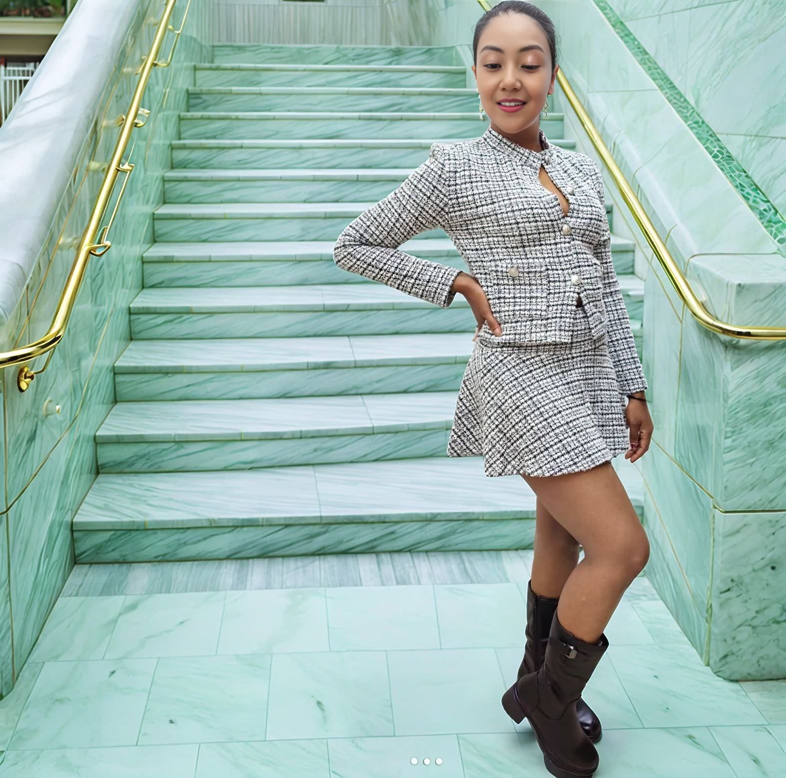 Tweed cropped jacket with keyhole neckline and matching mini skirt, light plaid.