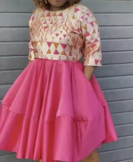 Ensemble Triangle Print Blouse Pleated Skirt Chic