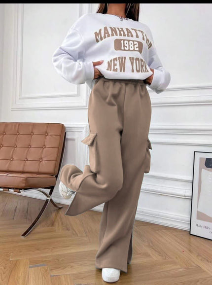White cropped sweatshirt with 'Manhattan 1982 New York' graphic print on back
