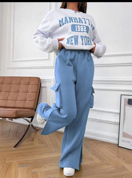 White cropped sweatshirt with blue 'Manhattan 1982 New York' graphic on back