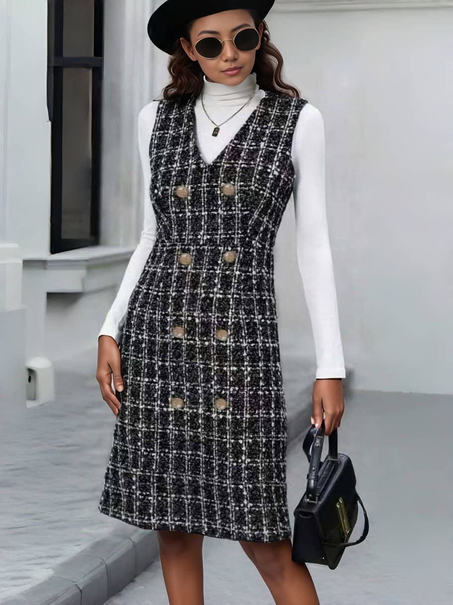 Plaid midi dress with V-neck, sleeveless double-breasted design and gold buttons