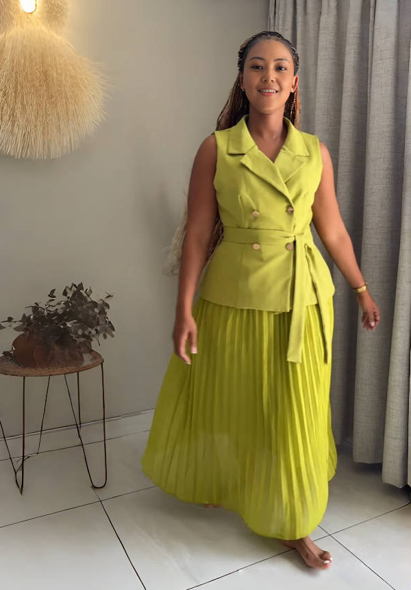 Two-piece Sleeveless Blazer and Pleated Skirt Set with Waist Belt