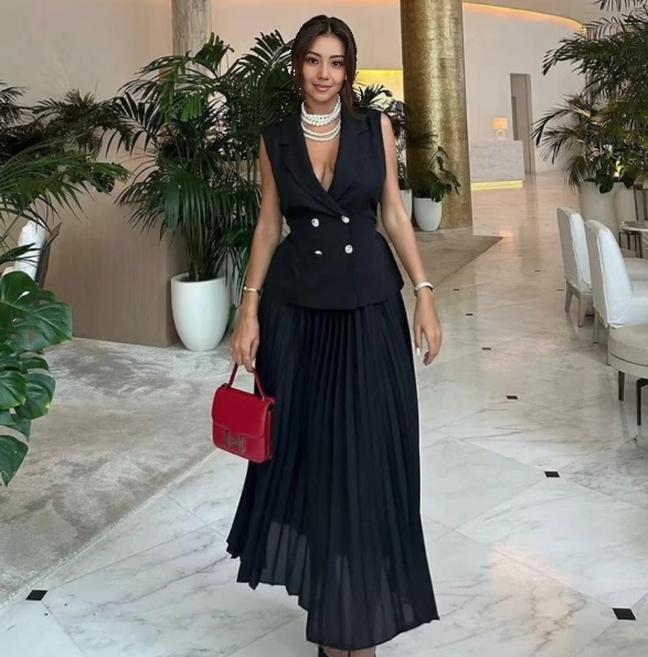 Black double-breasted sleeveless blazer with pleated midi skirt