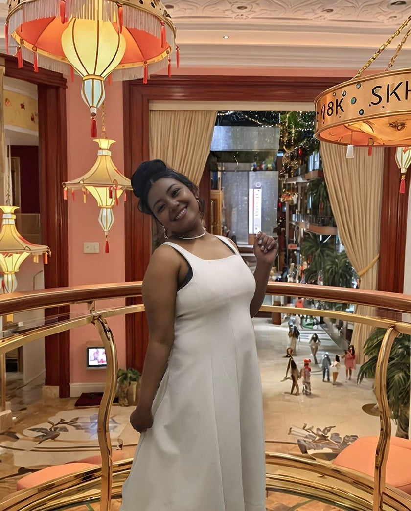 Minimalist Sleeveless Midi Dress with Square Neck and Waist-Defined Silhouette