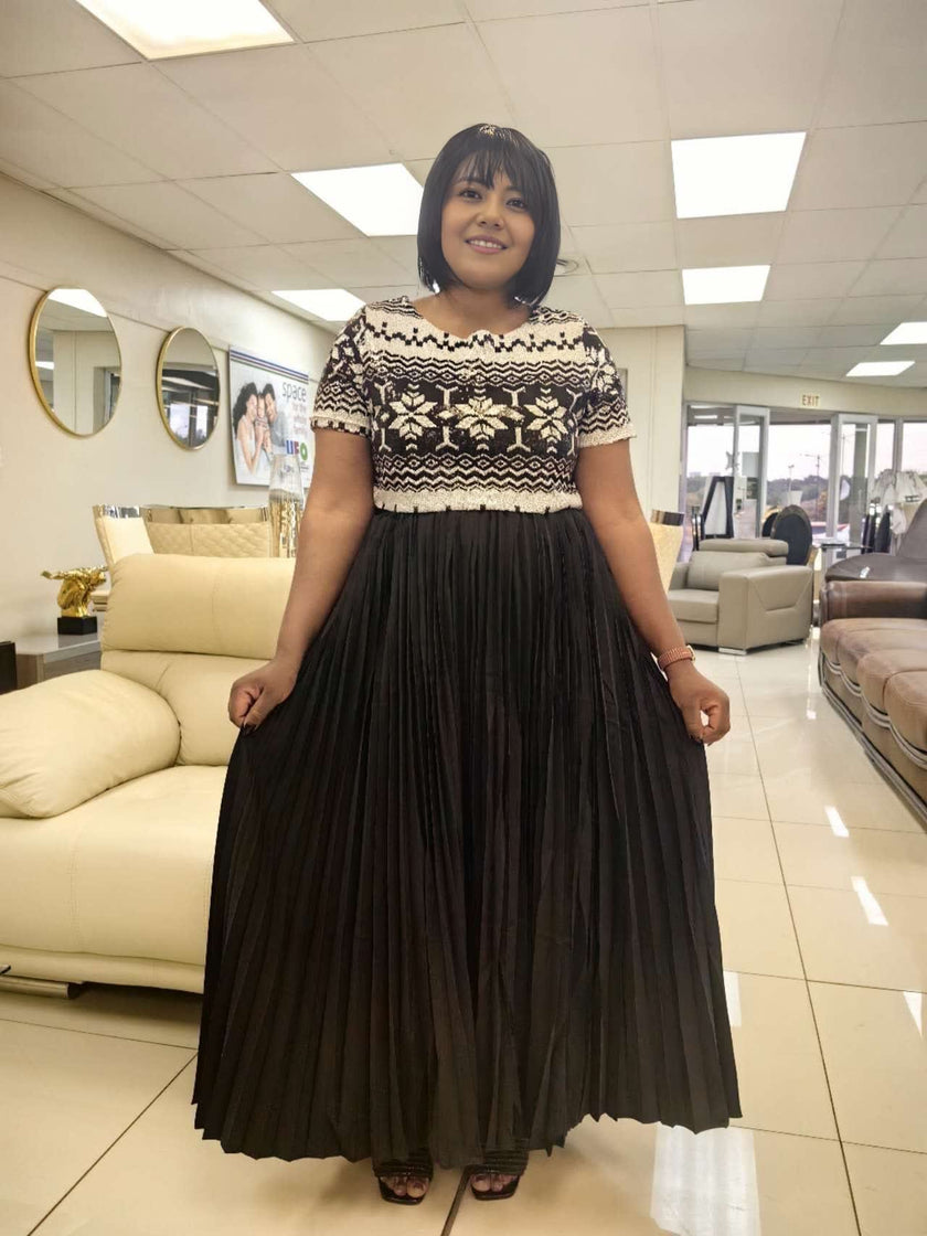 Maxi pleated dress with black skirt and patterned knit bodice, short sleeves