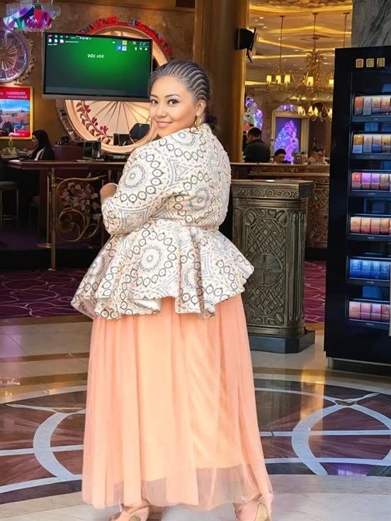 Women's Two-Piece Set - Sleeveless Geometric Pattern Top with Asymmetric Hem and Layered Long Tulle Skirt