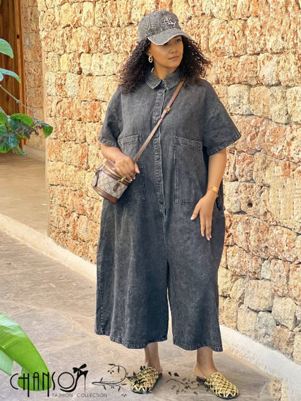 Loose-fit denim jumpsuit with large pockets and button front, short sleeves