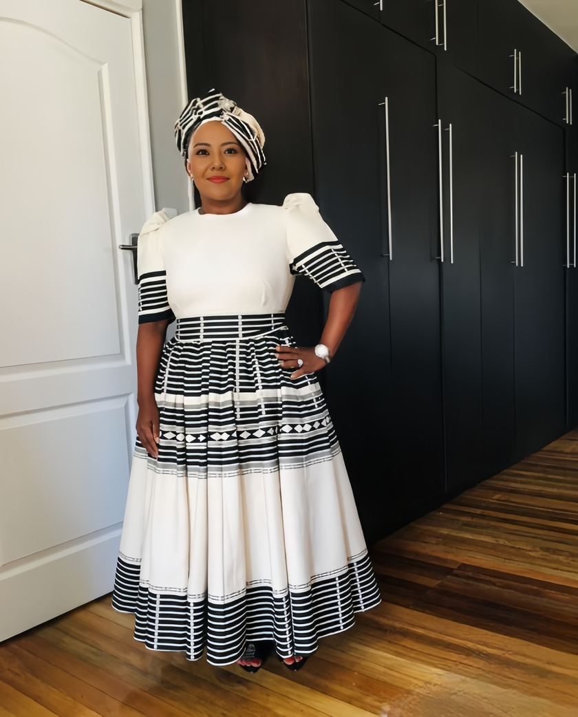 Geometric Stripe Patterned Midi Dress with Three-Quarter Sleeves