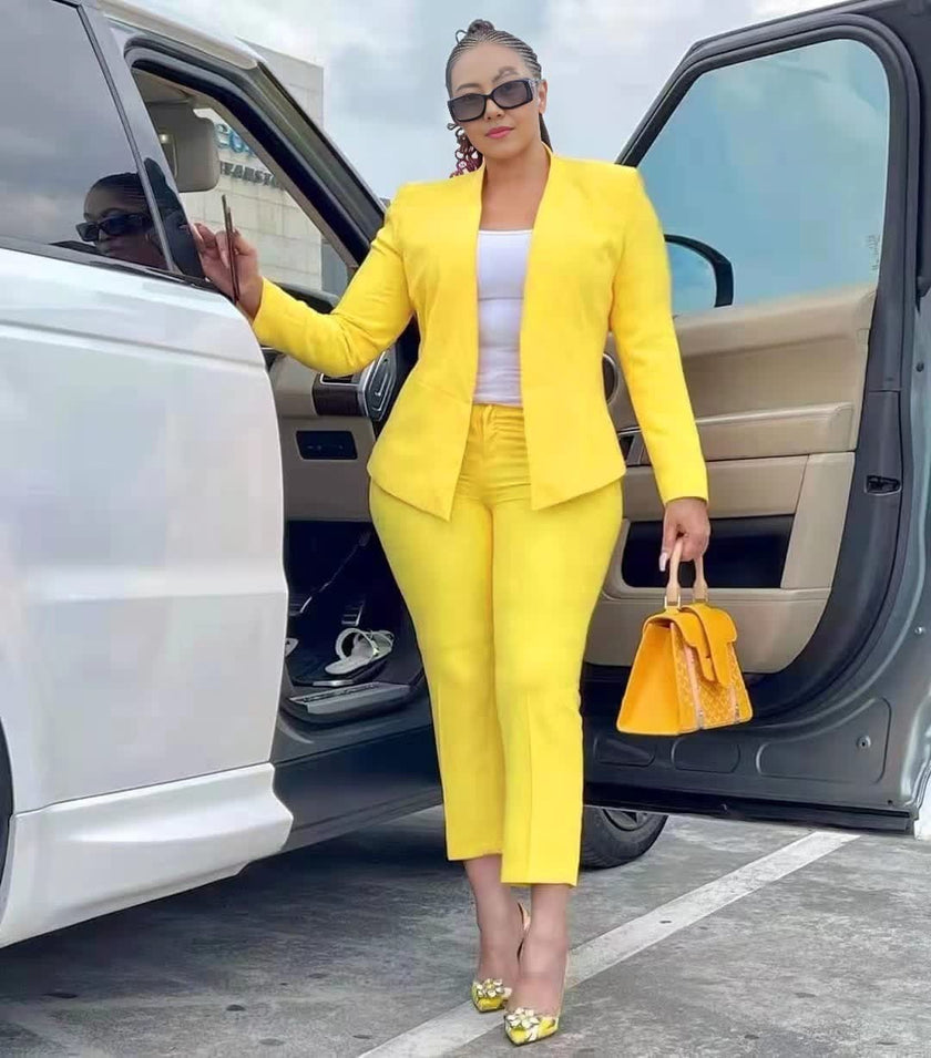 Business Formal Attire: Lapel Blazer and Straight-Leg Trousers