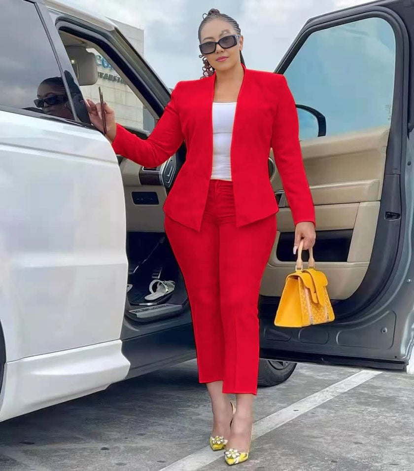 Business Formal Attire: Lapel Blazer and Straight-Leg Trousers