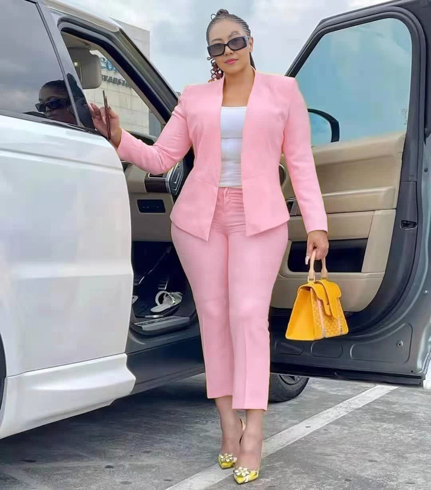 Business Formal Attire: Lapel Blazer and Straight-Leg Trousers