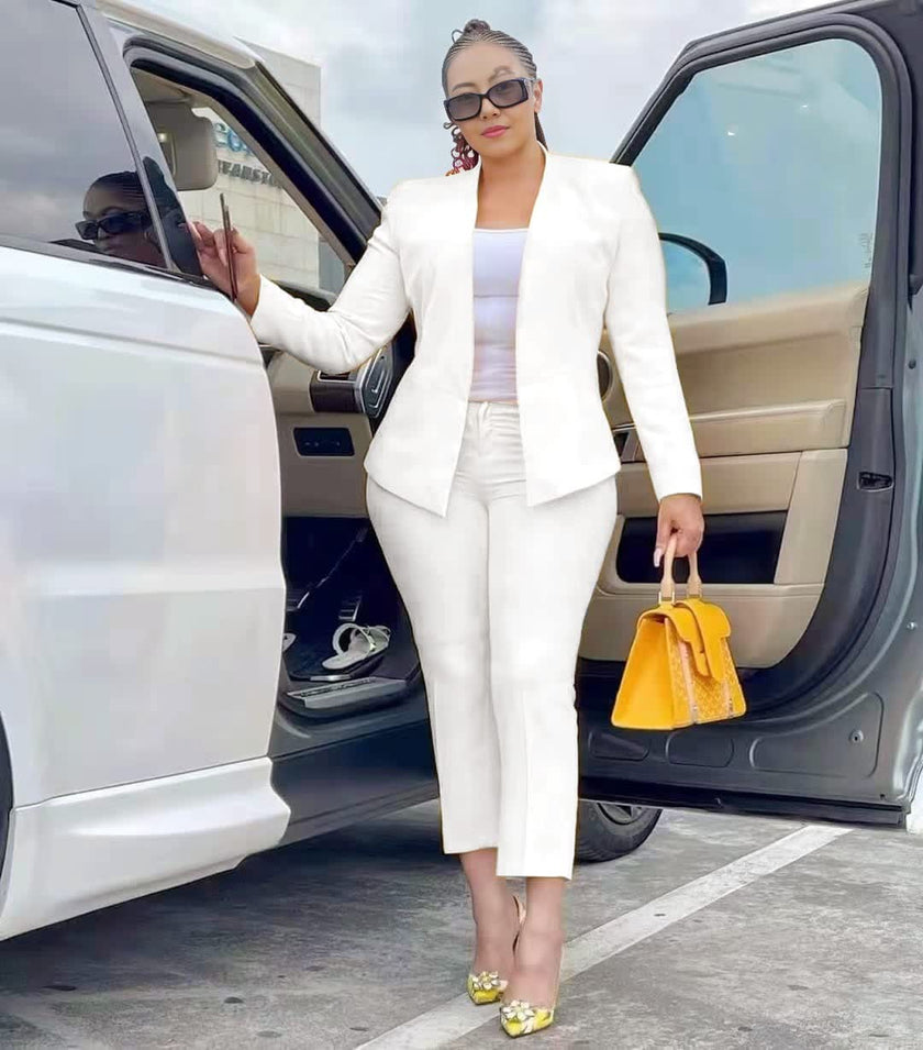 Business Formal Attire: Lapel Blazer and Straight-Leg Trousers