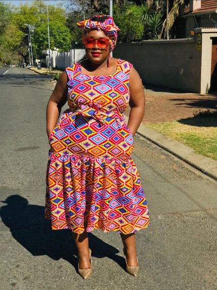 Sleeveless ruffle midi dress, multicolor geometric print, fitted bodice and flared skirt