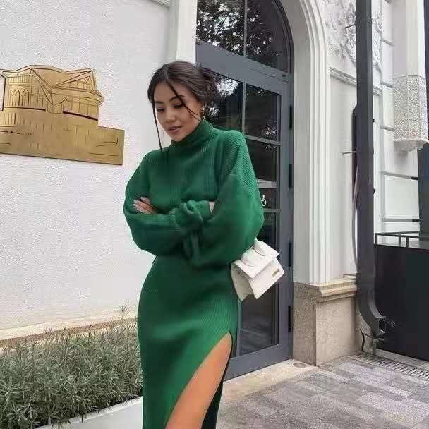 Emerald-green bodycon knit midi dress, long sleeves, side slit